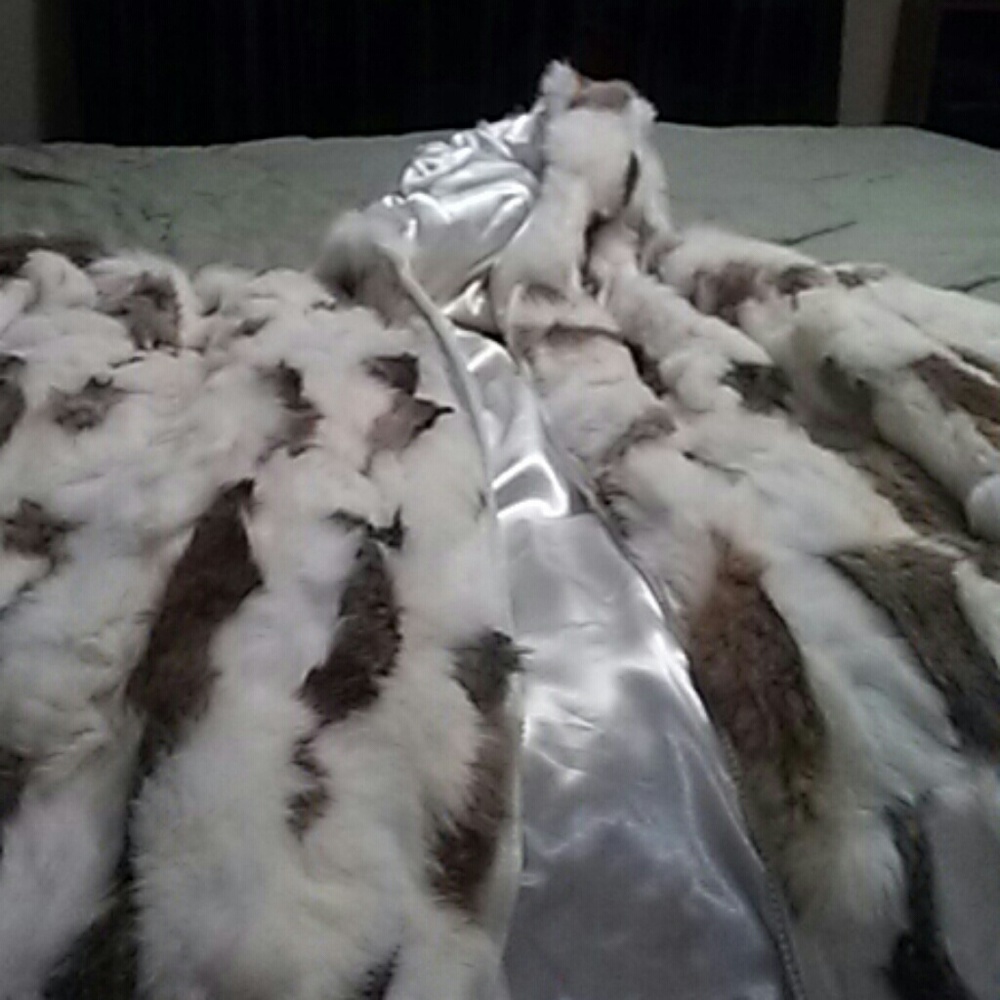 New rabbit cost. Size. xl has hood very nice coat
